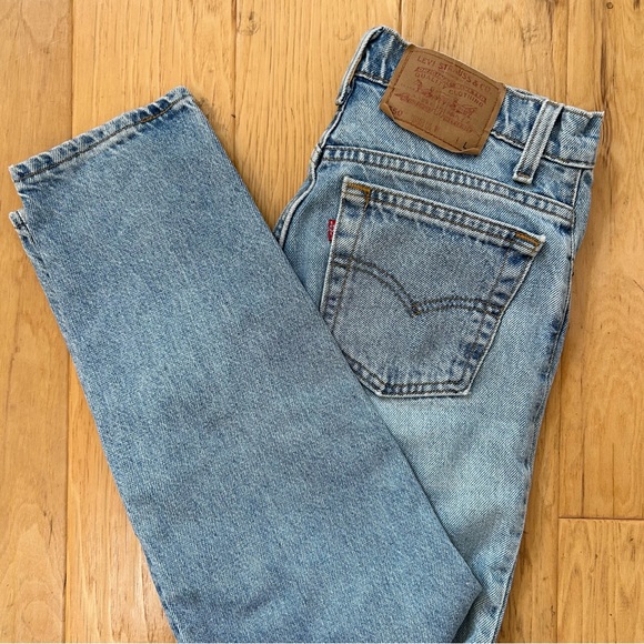 Vintage Levi’s 550 Relaxed Fit Tapered Leg USA 100% Cotton Blue Lt Wash 6 or 26 - Picture 3 of 10